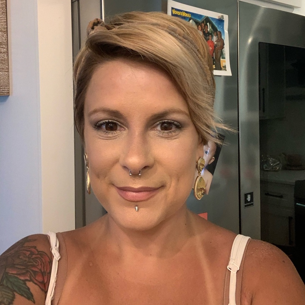 Meet your Posher, Courtney